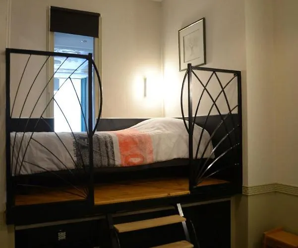 Le Stanislas, Un Style!